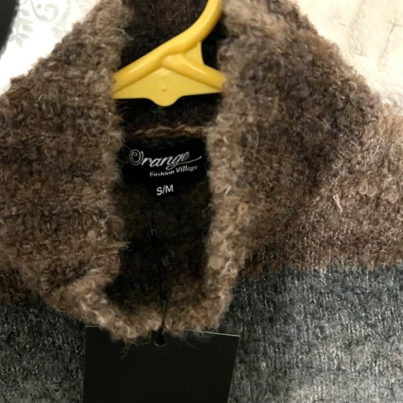 Sweater - Picture 7 of 7